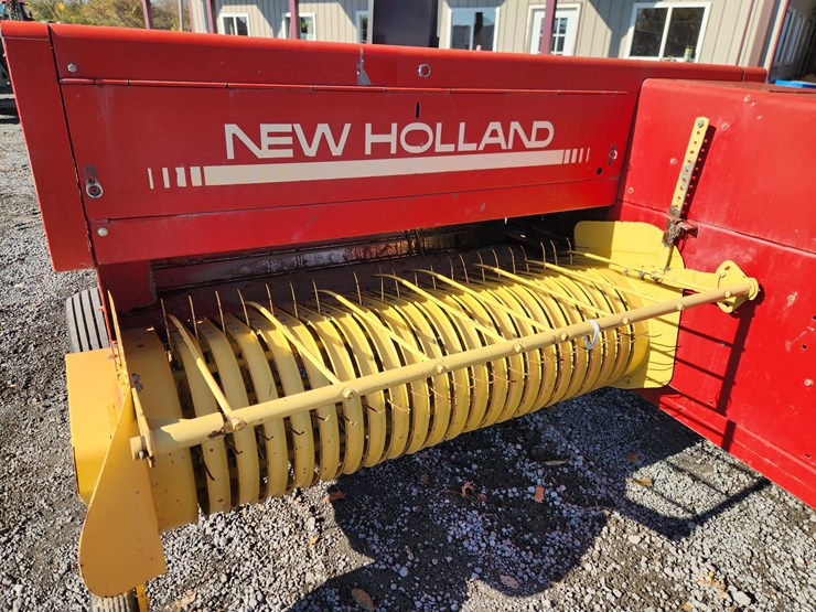 new-holland-565-image-4