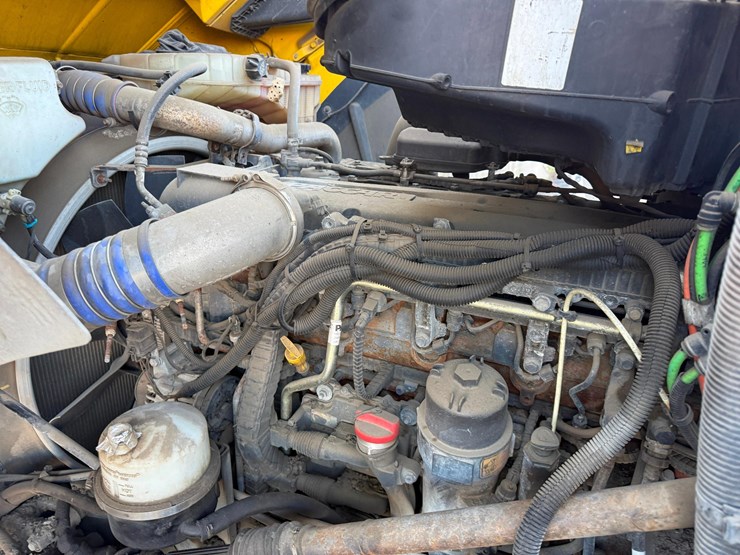 2018-peterbilt-567-image-10