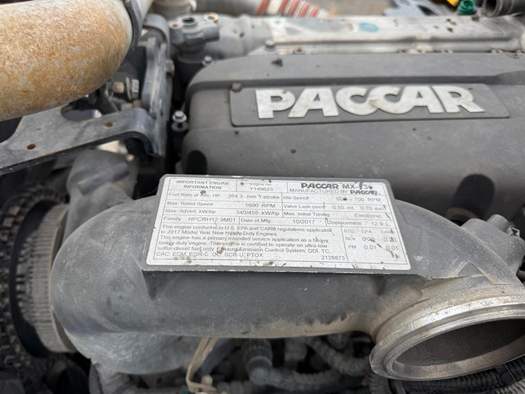 2018-peterbilt-567-image-10