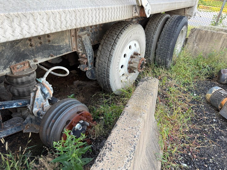 2003-peterbilt-378-image-13