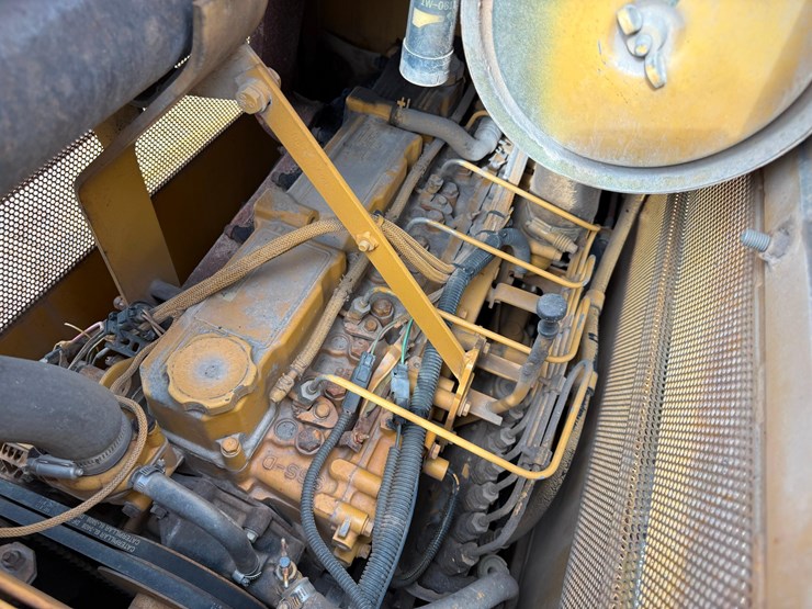 caterpillar-d4c-xl-image-16