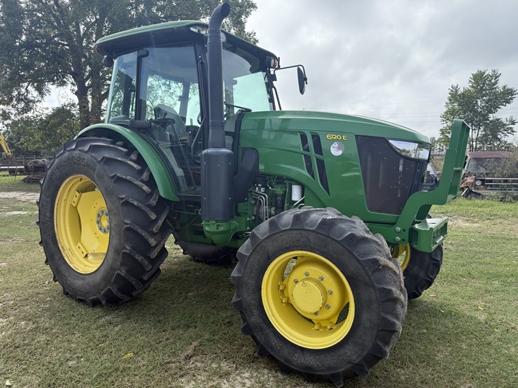 2017-john-deere-6120e-image-2