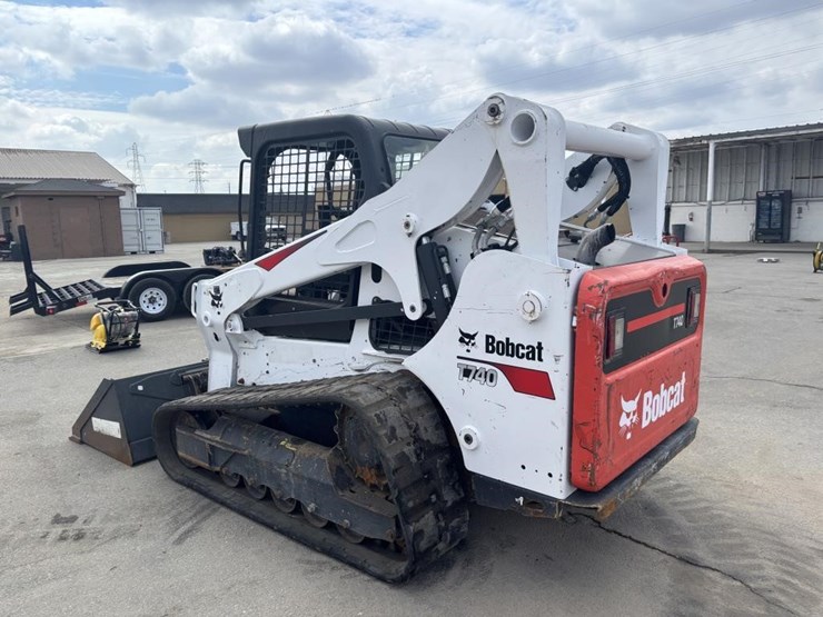 2019-bobcat-t740-image-4