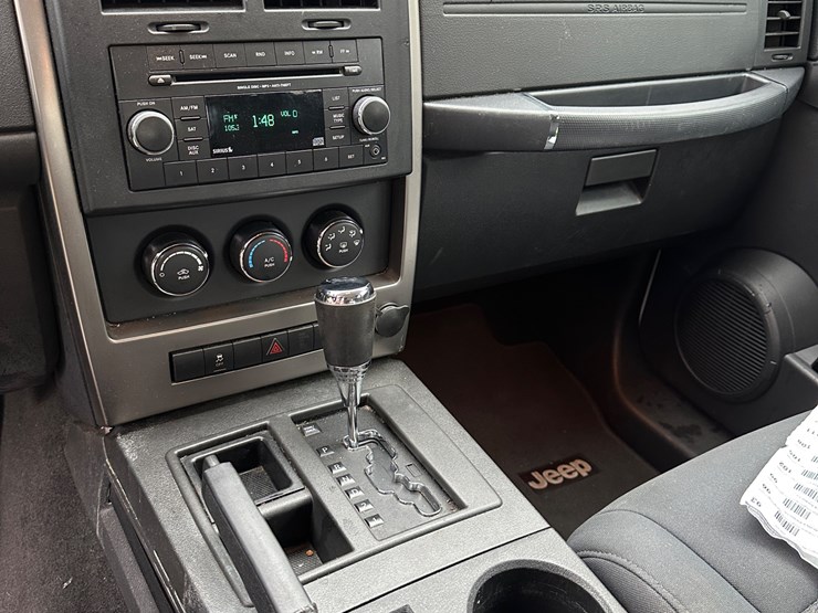 2012-jeep-liberty-image-23