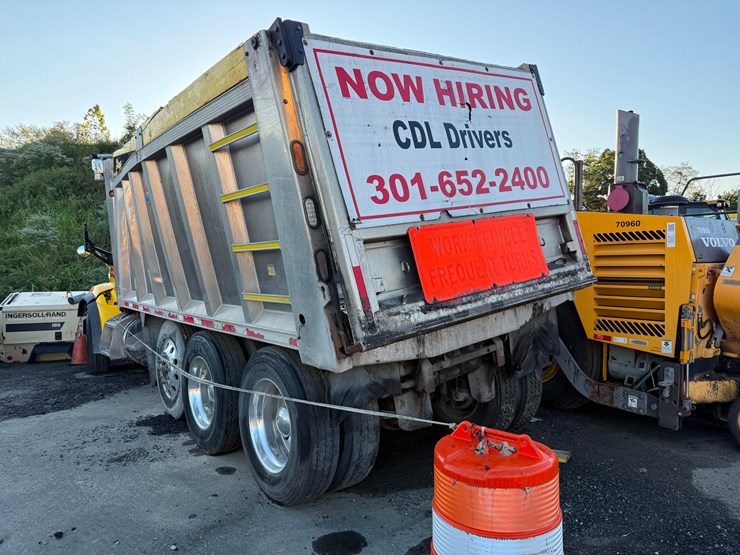 2018-peterbilt-567-image-4