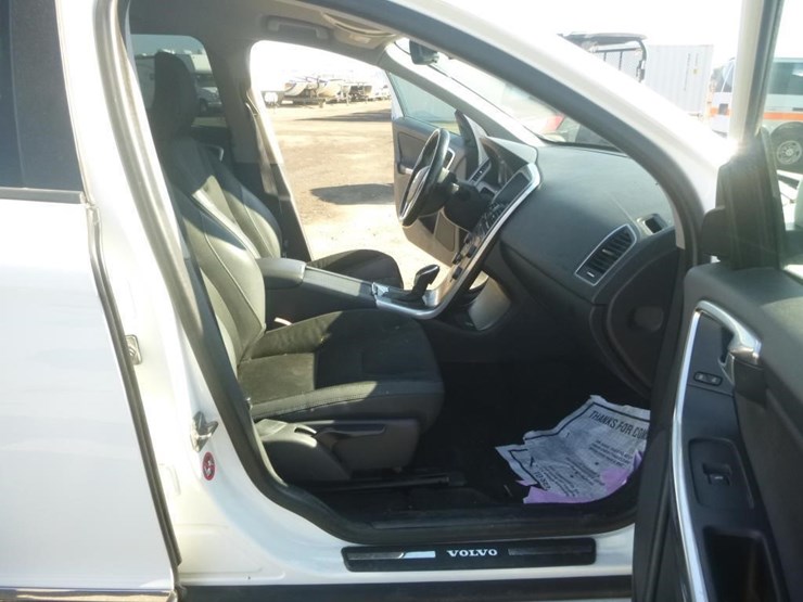 2014-volvo-xc60-image-9