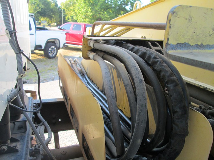 2016-freightliner-108sd-image-16