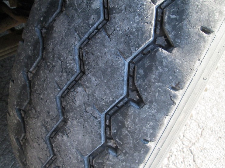 2016-freightliner-108sd-image-20