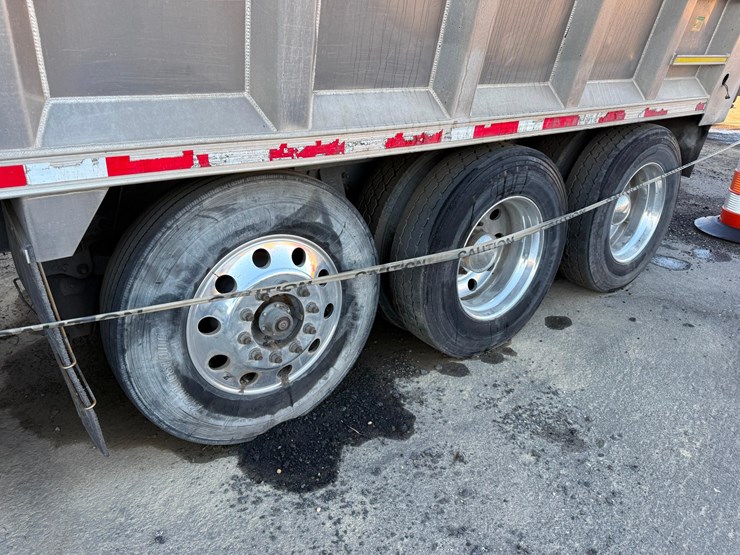 2018-peterbilt-567-image-14