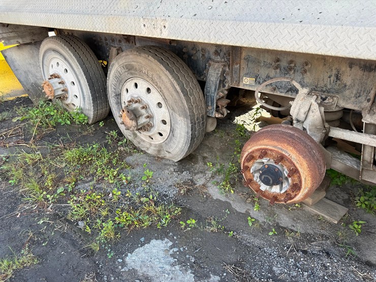 2003-peterbilt-378-image-12