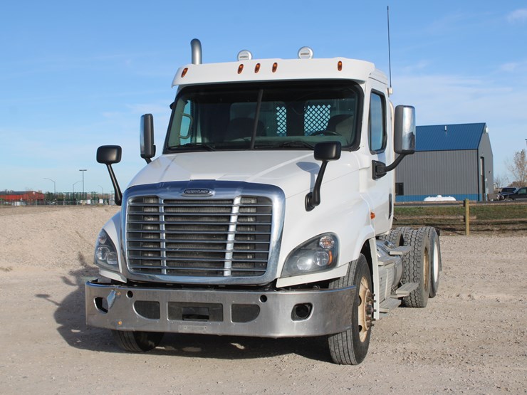 2016-freightliner-cascadia-125-image-1