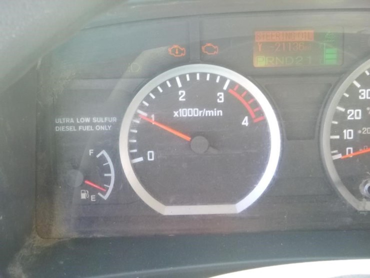 2017-isuzu-nqr-image-23