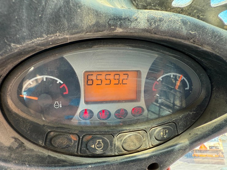 2015-bobcat-s650-image-13