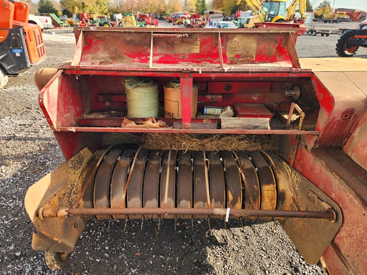 new-holland-271-image-3