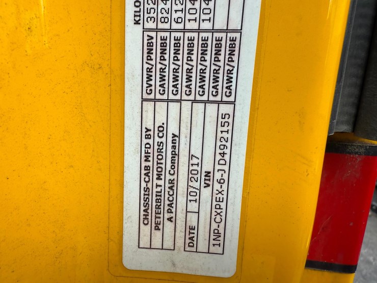 2018-peterbilt-567-image-18