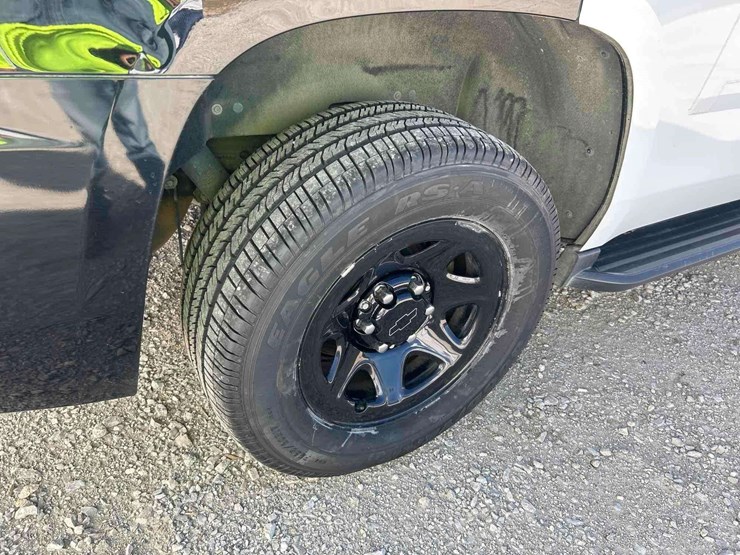 2018-chevrolet-tahoe-image-23