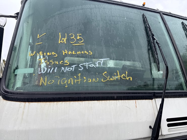 2015-autocar-acx64-image-3