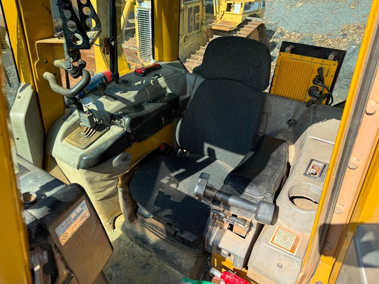 caterpillar-d6n-xl-image-16