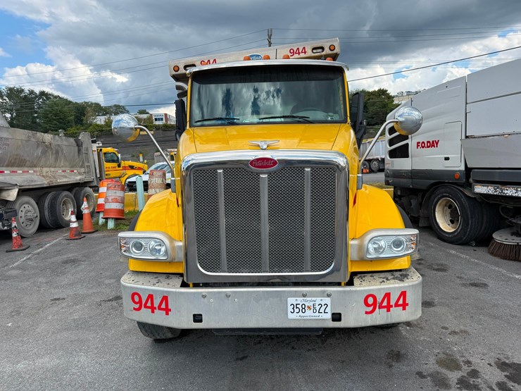 2018-peterbilt-567-image-6