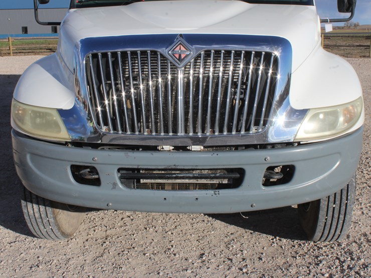 2004-international-durastar-4300-image-22
