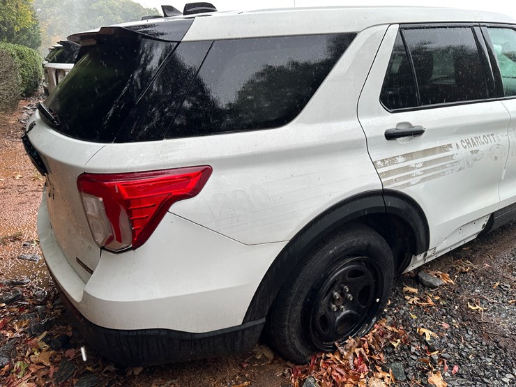 2021-ford-explorer-image-13