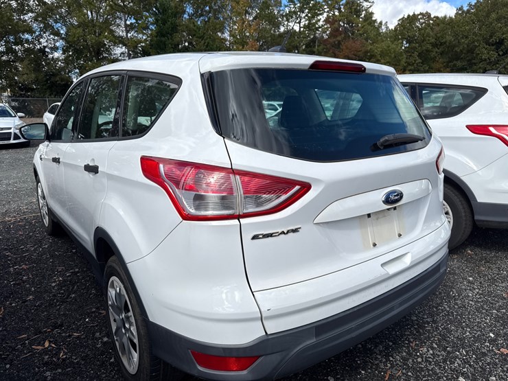 2015-ford-escape-image-40