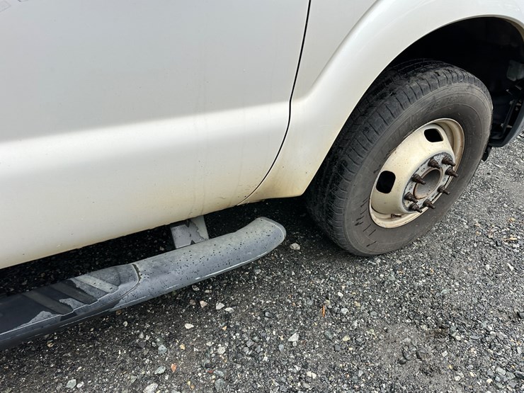 2015-ford-f350-xl-image-26