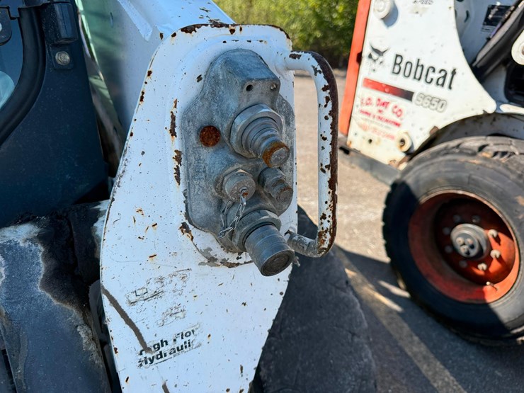 2015-bobcat-s650-image-9