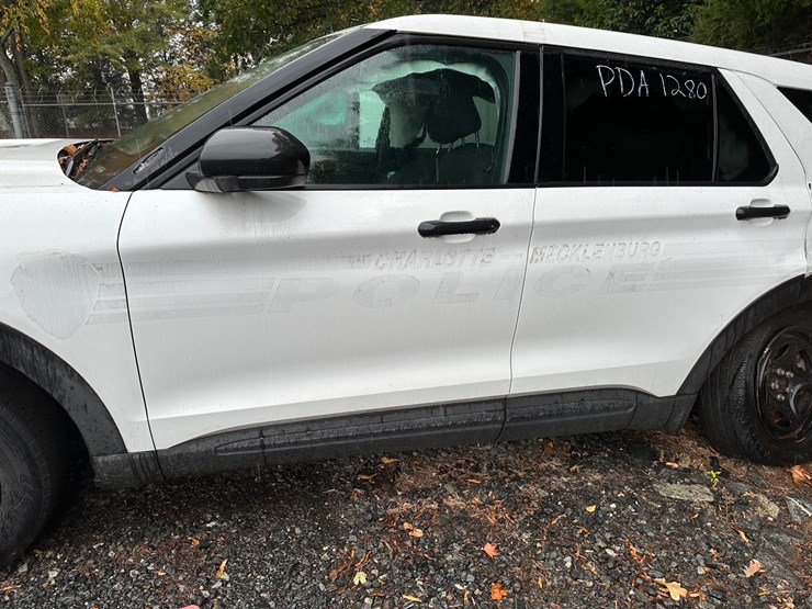 2021-ford-explorer-image-5