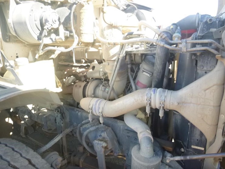 2009-sterling-lt9500-image-20