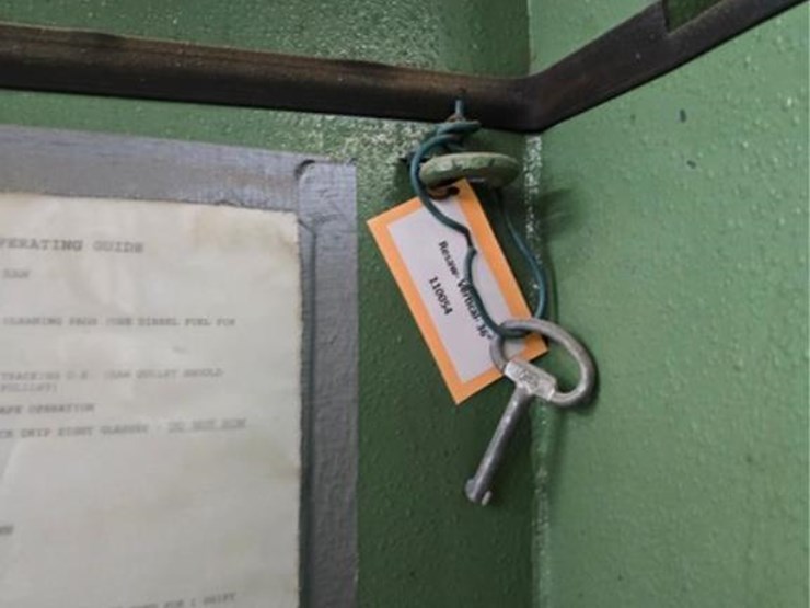 #2776-•-stenner-resaw-band-saw-image-15