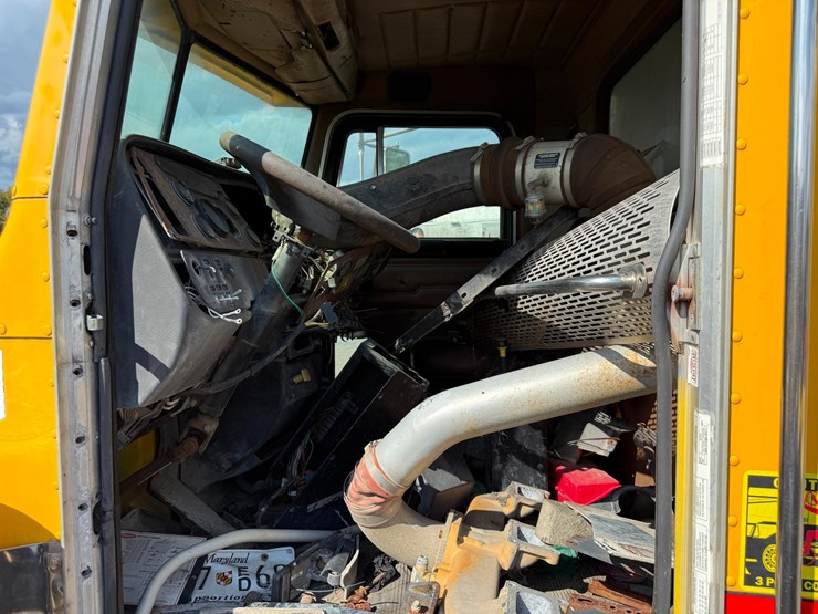 2003-peterbilt-378-image-9