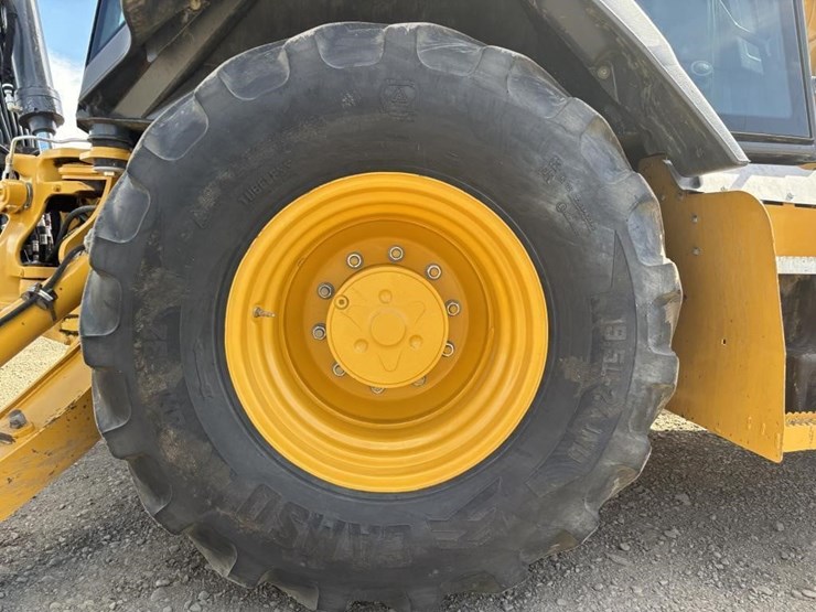 2020-deere-310l-ep-image-30