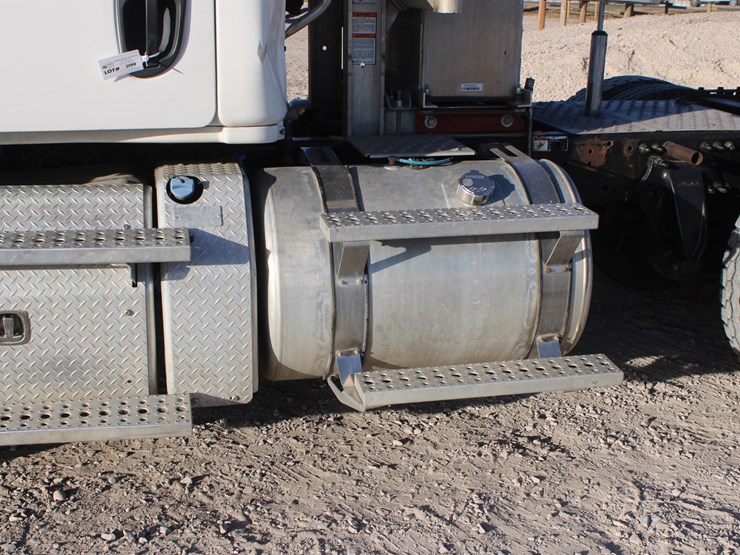 2016-freightliner-cascadia-125-image-13