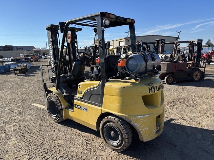 2011-hyundai-30l-7a-image-4