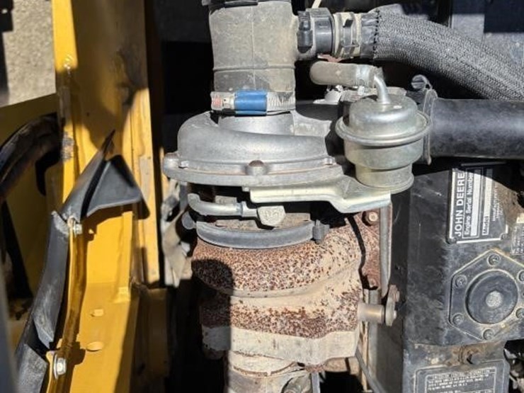 2018-deere-210l-image-44