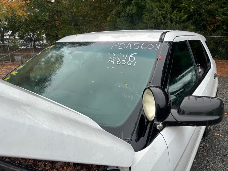 2016-ford-explorer-image-6