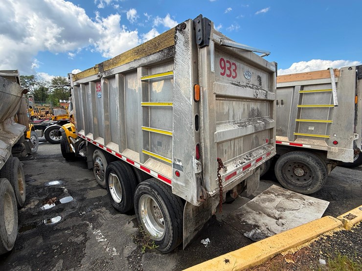 2018-peterbilt-567-image-4