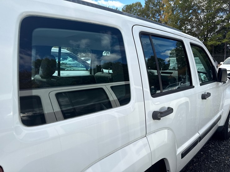 2012-jeep-liberty-image-48