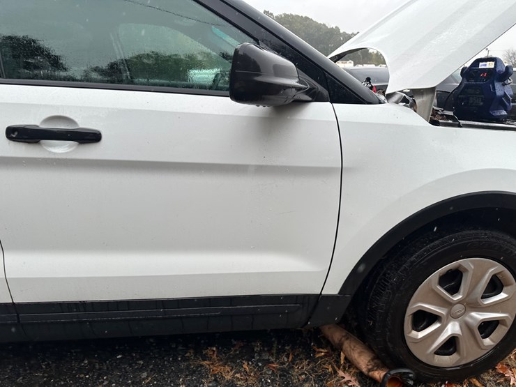 2016-ford-explorer-image-28