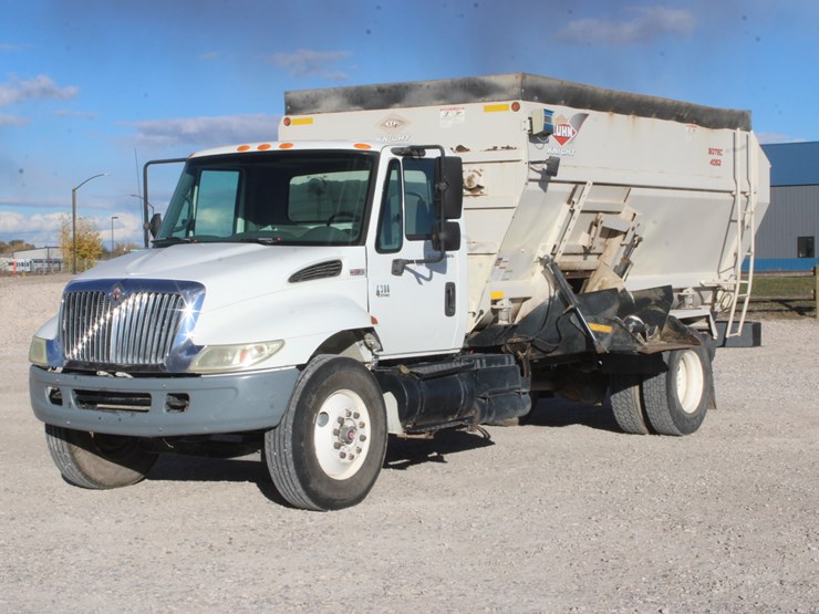2004-international-durastar-4300-image-17