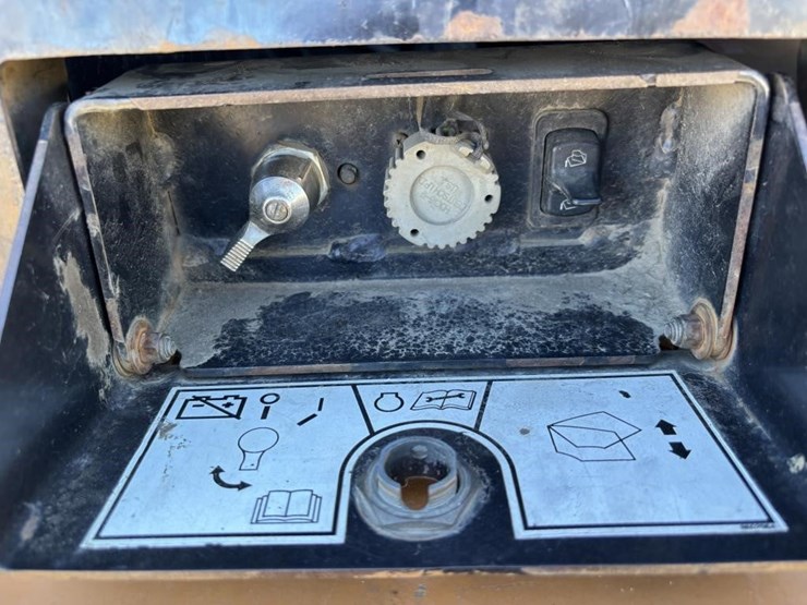 2004-case-721d-image-47