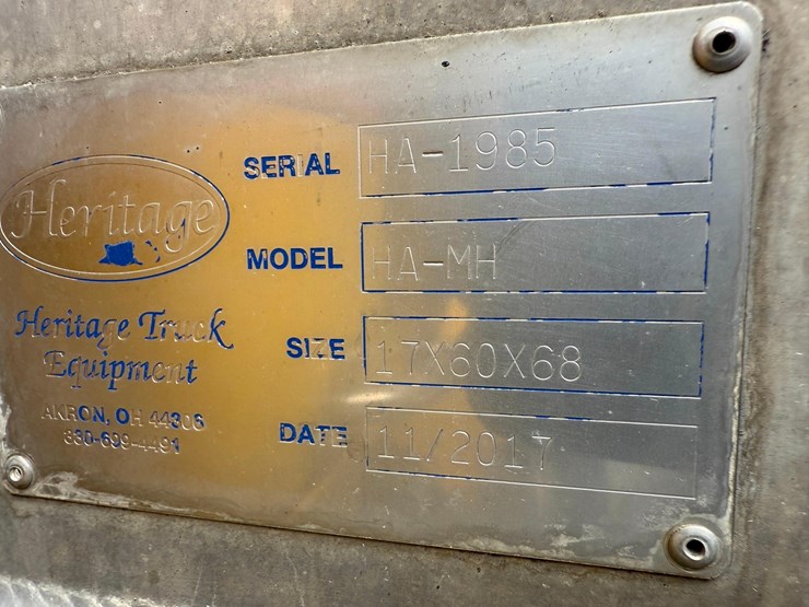 2018-peterbilt-567-image-16