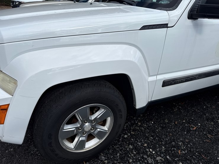 2012-jeep-liberty-image-38