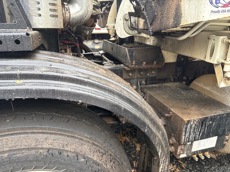 2015-autocar-acx64-image-9