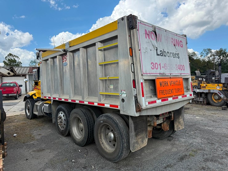 2018-peterbilt-567-image-4