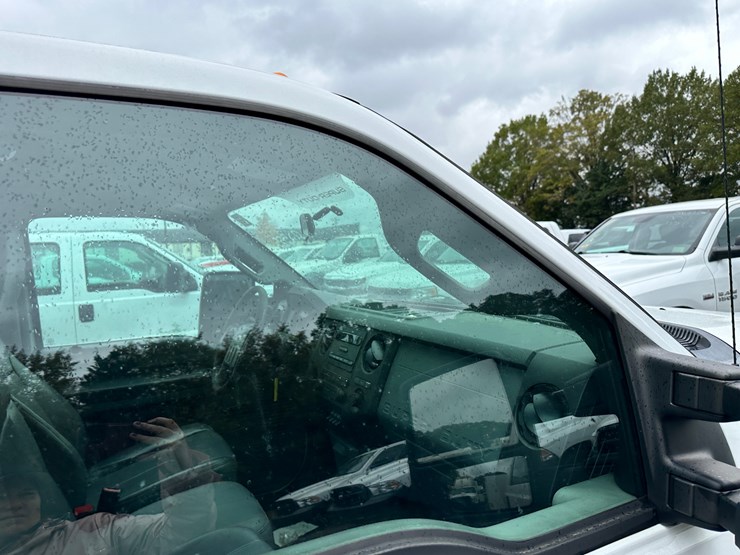 2015-ford-f350-xl-image-23