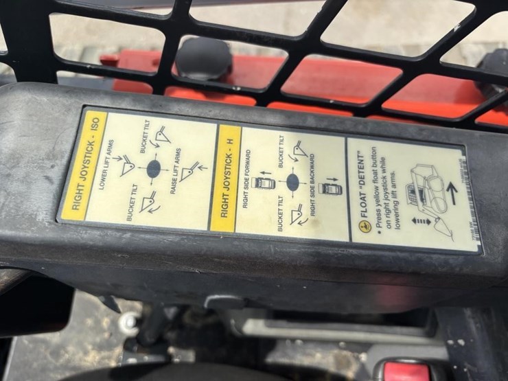 2019-bobcat-t740-image-24