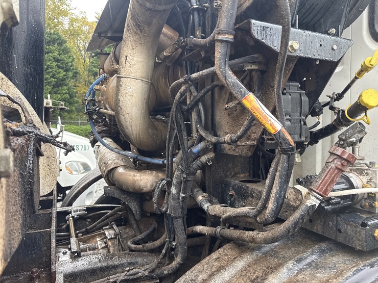 2015-autocar-acx64-image-44