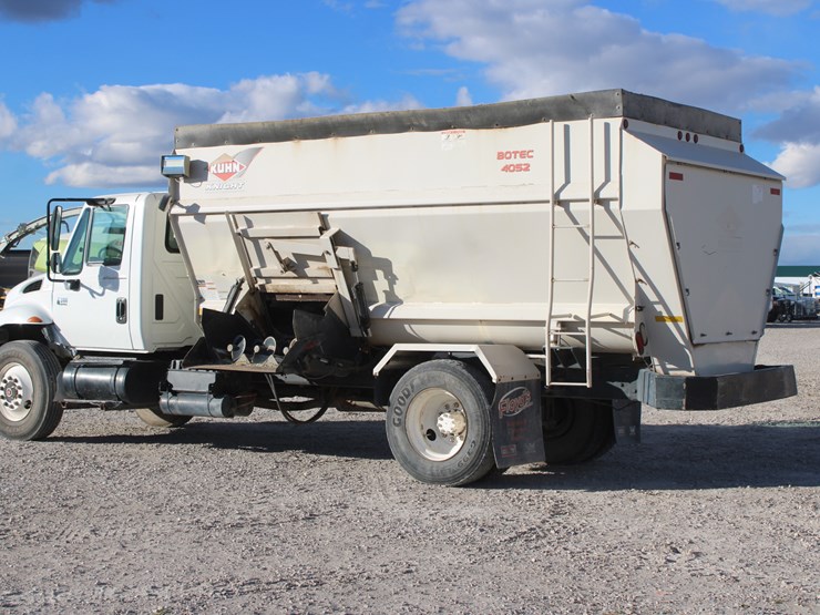 2004-international-durastar-4300-image-4